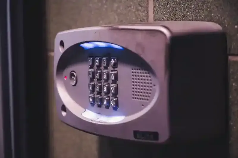 Kiedy ochrona fizyczna nie może być zastąpiona przez nowoczesne technologie?